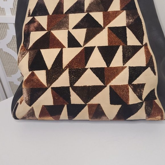 Fendi 2Jours Cut-Velvet Pattern Leather Tote Bag - Picture 5 of 5